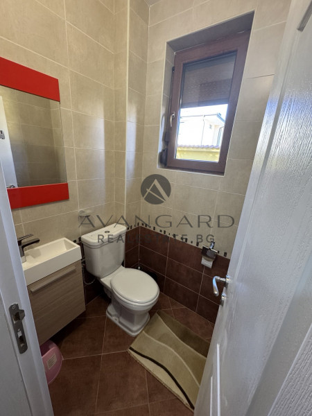 САМОСТОЯТЕЛНА ЛУКСОЗНА КЪЩА С ДВОР  В ОСТРОМИЛА !!!