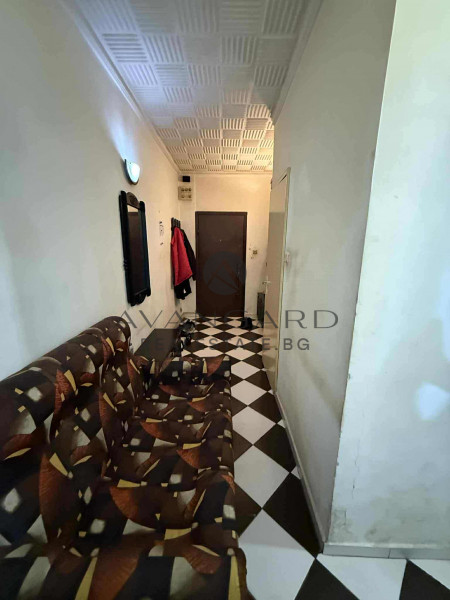 Тристаен РЕАЛНА КВАДРАТУРА ПОЩАТА