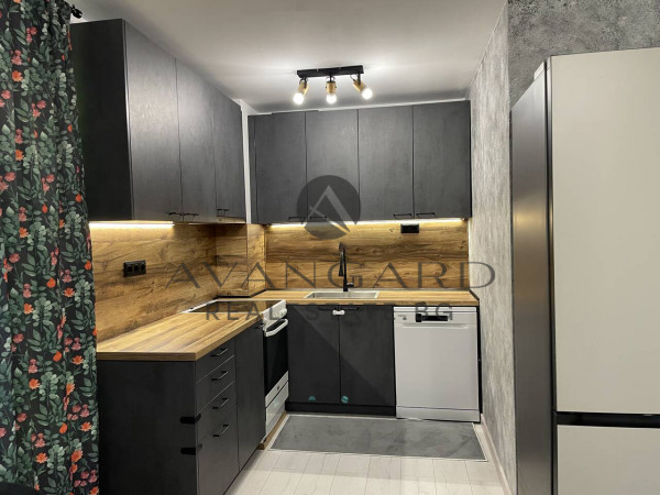 ТРИСТАЕН ОБЗАВЕДЕН АПАРТАМЕНТ! КЮЧУК ПАРИЖ!