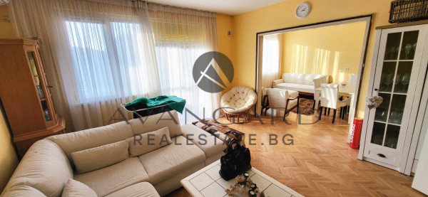 CENTRAL STATION! THREE BEDROOM FURNISHED!