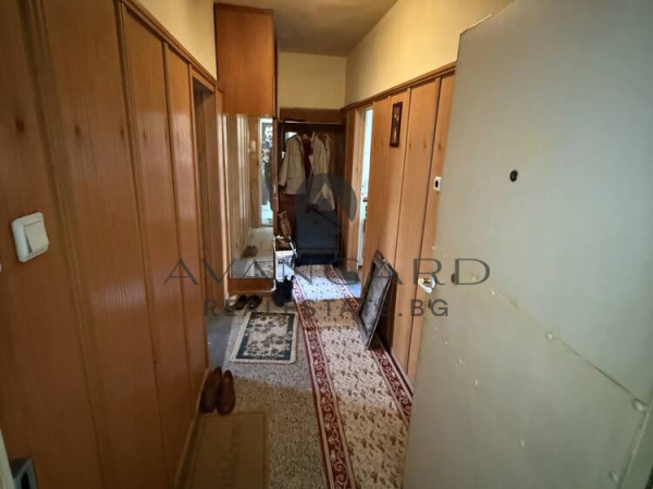 ТРИСТАЕН С ЧЕТИРИ ОТДЕЛНИ СТАИ/ КАСПЕЛА