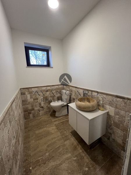 Самостоятелна двуетажна къща с акт 16 в Крумово