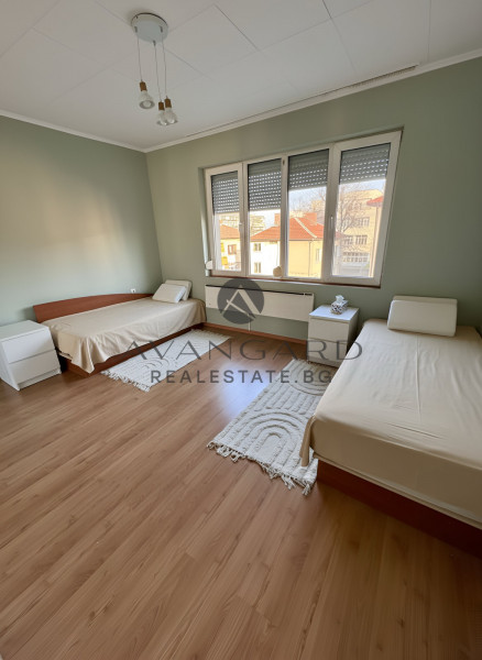 Етаж от къща + двустаен партерен апартамент