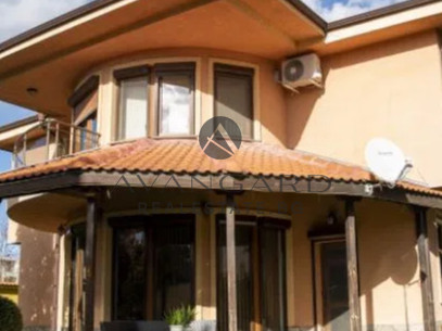 САМОСТОЯТЕЛНА ЛУКСОЗНА КЪЩА С ДВОР  В ОСТРОМИЛА !!!