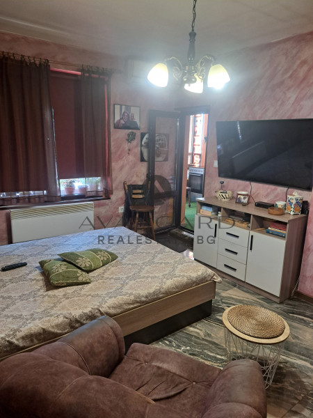 Four -bedroom apartment / Ostromila