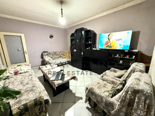 Тристаен РЕАЛНА КВАДРАТУРА ПОЩАТА