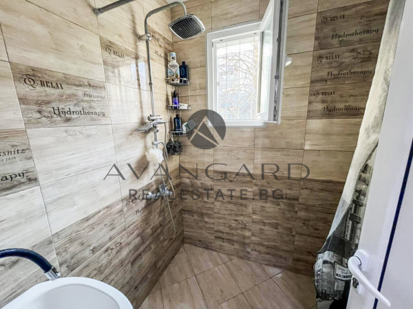 ТРИСТАЕН РЕАЛНА КВАДРАТУРА / СЛЪНЧЕВИ ЛЪЧИ