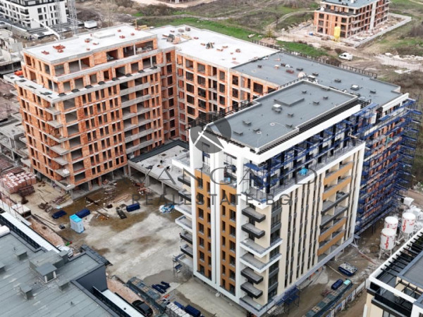 ЧЕТИРИСТАЕН АПАРТАМЕНТ / ЛУКСОЗНА СГРАДА