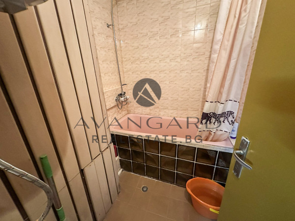 ПРОСТОРЕН ТРИСТАЕН С ЧЕТИРИ ОТДЕЛНИ ПОМЕЩЕНИЯ / РЕАЛНА КВАДРАТУРА / ЮЖНО ИЗЛОЖЕНИЕ / ЦЕНТЪР