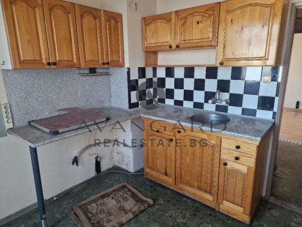 ДВУСТАЕН РЕАЛНА КВАДРАТУРА! ТРИ ОТДЕЛНИ СТАИ!!