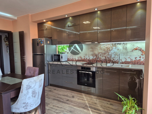 ТРИСТАЕН обзаведен / Марица Гардънс