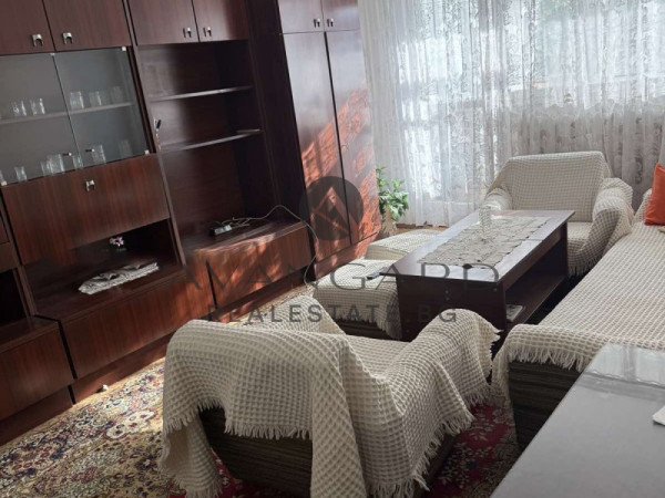 Двустаен с три отделни стаи в Гагарин