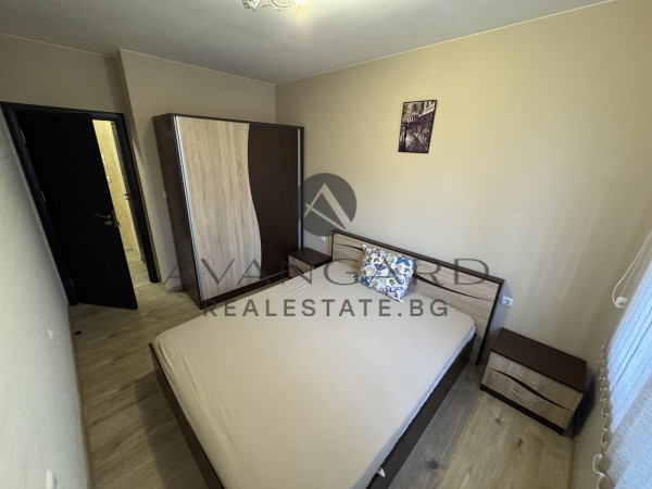 Тристаен обзаведен / Кючук Париж