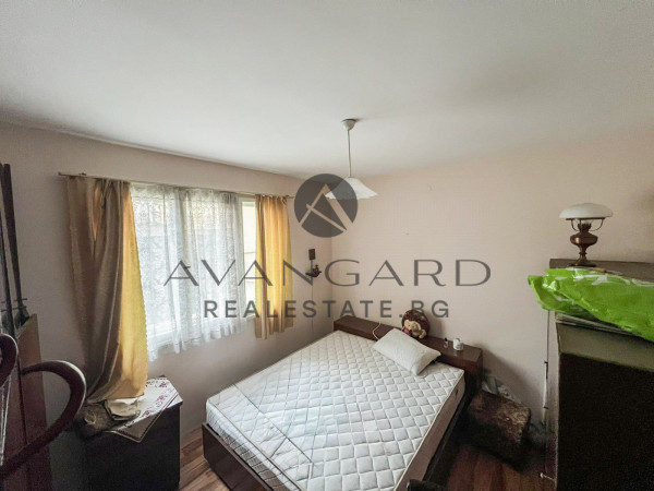 Етаж от Къща / Кършияка