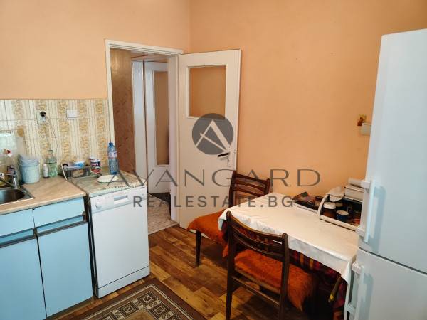 Spacious two -bedroom / real square footage / youth hill