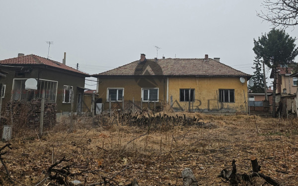 HOUSE WITH COURTYARD KRUMOVO