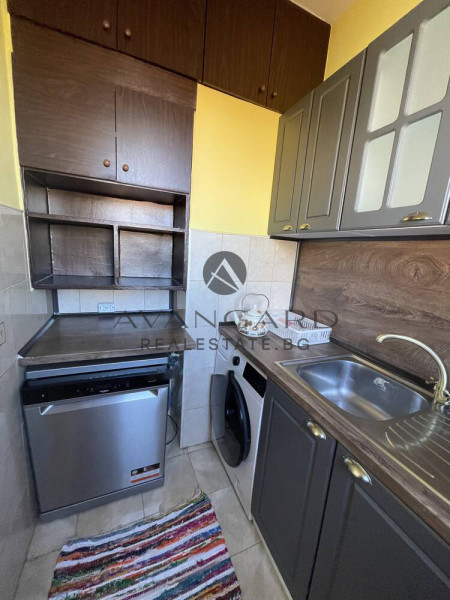 Тристаен до ТРИМОНЦИУМ