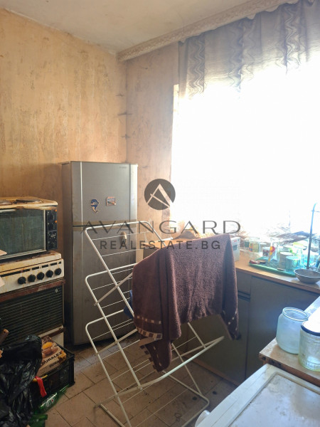 Двустаен с три отделни стаи  до Събота пазара