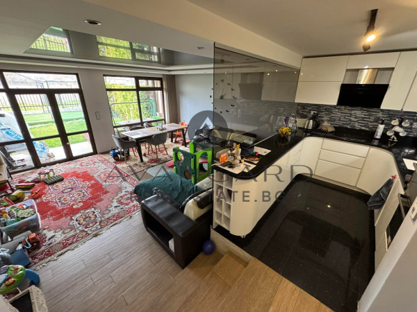 ДВУЕТАЖНА КЪЩА В ОСТРОМИЛА !!!