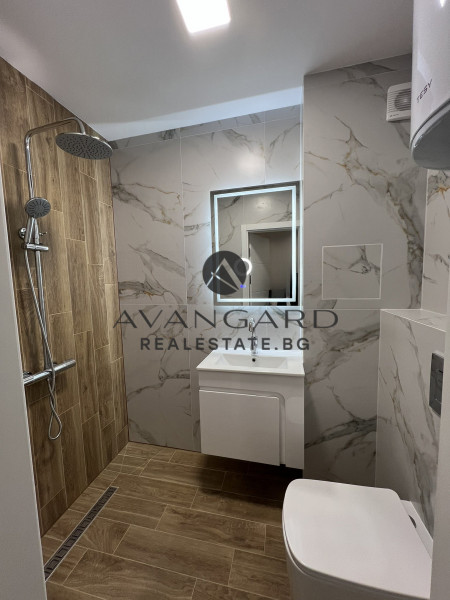 ЛУКСОЗЕН ТРИСТАЕН С ПАРКОМЯСТО !