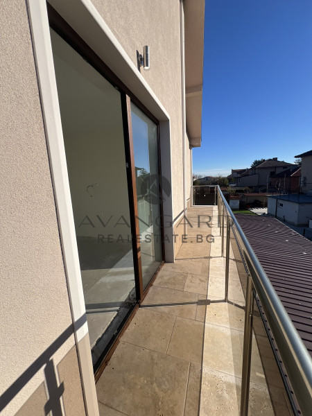 Самостоятелна двуетажна къща с акт 16 в Крумово