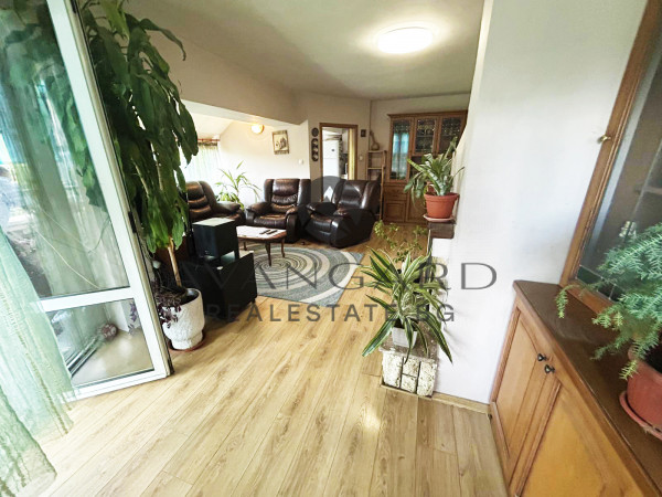 Four -bedroom maisonette Saturday market