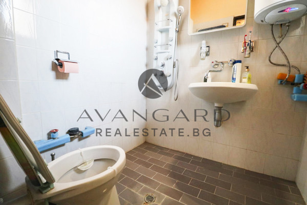 ПРОСТОРЕН И ИЗЦЯЛО ОБЗАВЕДЕН МЕЗОНЕТ ДО КАМЕЛА