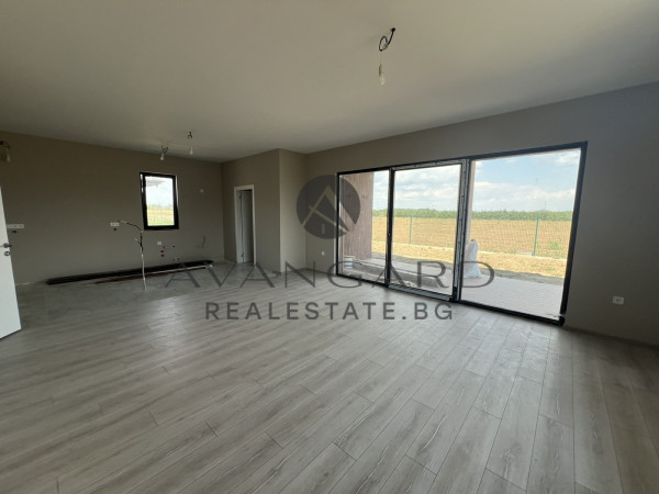 DETACHED SINGLE-STOREY HOUSE WITH YARD / Orizari village