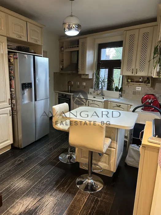 HOUSE WITH GARAGE IN THE OLD TOWN