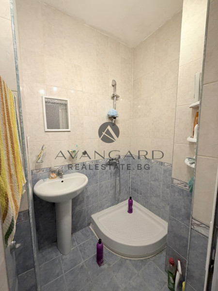 САНИРАН ДВУСТАЕН С ТРИ ОТДЕЛНИ СТАИ !