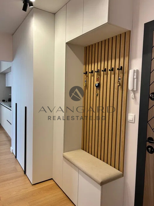 Furnished three-room apartment / Ostromila