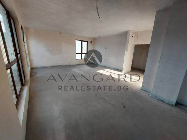 Четиристаен с ГАРАЖ И ПАРКОМЯСТО ГРЕБНА БАЗА