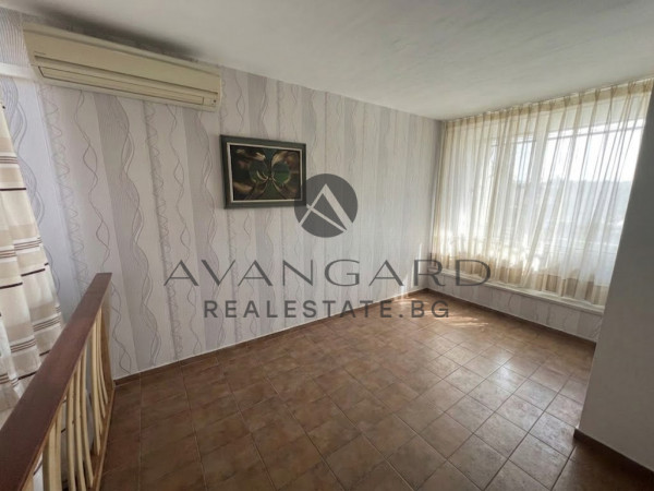 THREE-ROOM APARTMENT WITH FOUR SEPARATE ROOMS! THRACIA