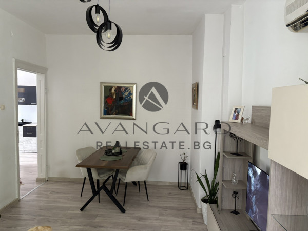 Spacious floor of house / real square footage / top location