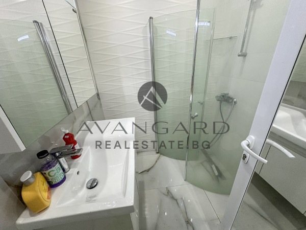 Spacious furnished one -bedroom / new building / south exposure