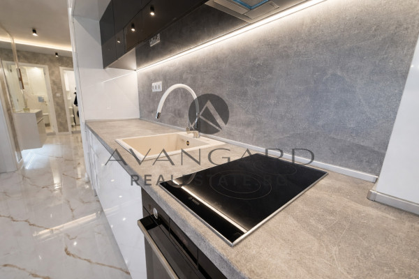 ЛУКСОЗНО ОБЗАВЕДЕН ТРИСТАЕН АПАРТАМЕНТ !!