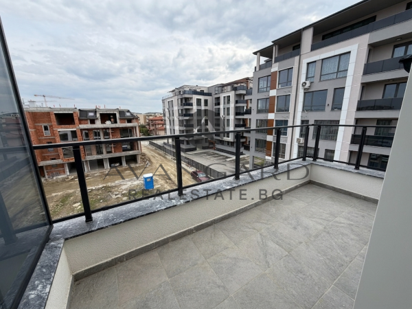 Тристаен с акт 14 в малка сграда