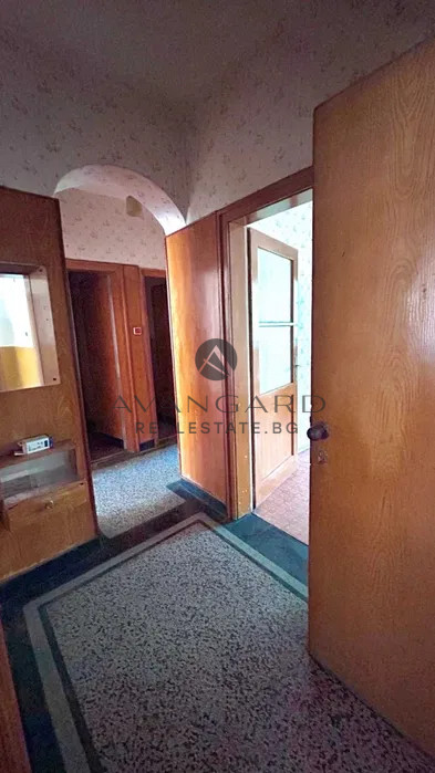 Spacious two -bedroom / top location / VMI