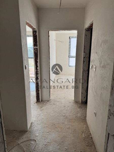 ГАРАЖ В ЦЕНАТА! ДВУСТАЕН ОСТРОМИЛА