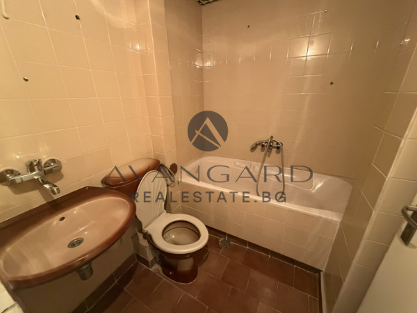 ТОП ЛОКАЦИЯ! Тристаен до ПОЩАТА