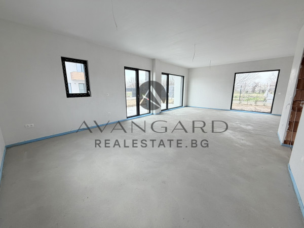 ДВУЕТАЖНА КЪЩА С ДВОЕН ГАРАЖ  ПРЕД АКТ 16