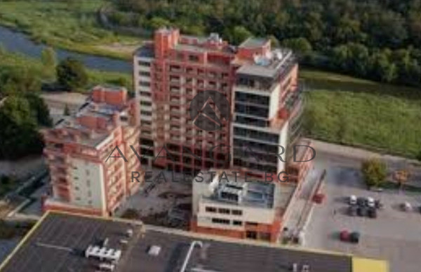 LUXURIOUSLY FURNISHED THREE-ROOM APARTMENT WITH TWO PARKING SPACES!