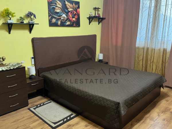 Four -bedroom furnished with a garage in the price! Kyuchuk Paris!