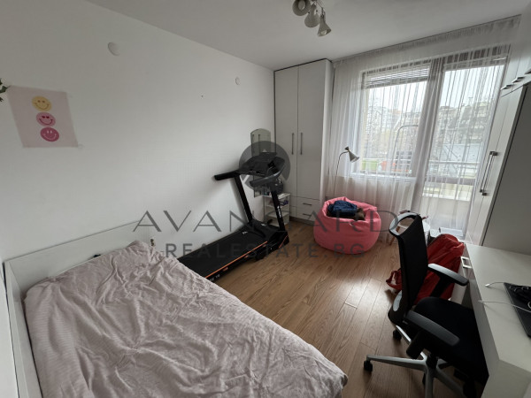 TOP LOCATION !!! THREE BEDROOM NEAR NOVOTELA !!! UNDERGROUND GARAGE!!!