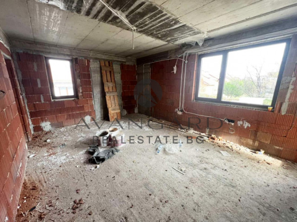 ДВУЕТАЖНА КЪЩА с.БЕЛАЩИЦА