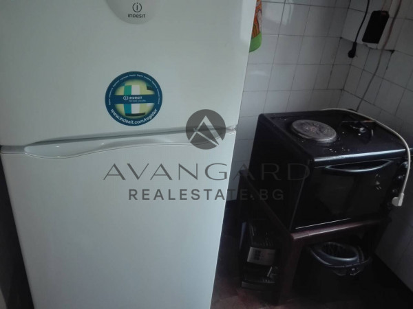 Етаж от къща / Златитрап