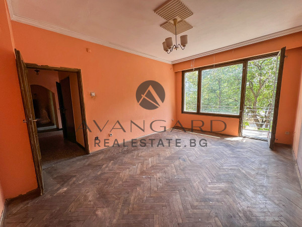 ДВУСТАЕН АПАРТАМЕНТ С ТРИ ОТДЕЛНИ СТАИ В  КАМЕНИЦА 1