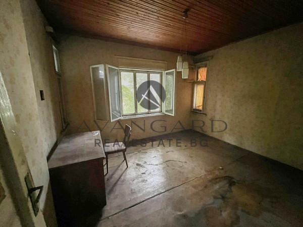 ЕТАЖ ОТ КЪЩА / ВОЕННА БОЛНИЦА