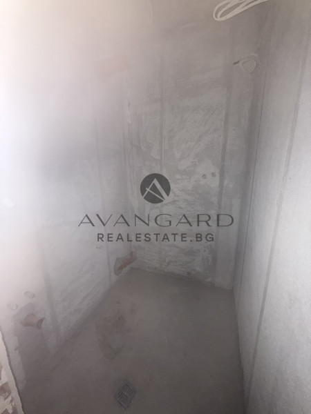 ТРИСТАЕН АПАРТАМЕНТ С ГАРАЖ В ЛУКСОР 5! ОСТРОМИЛА!