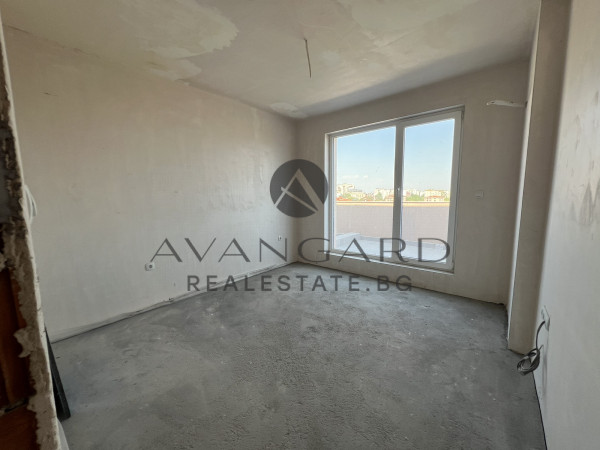 One -bedroom apartment in front of act 16